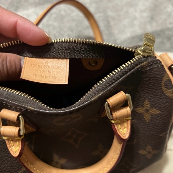 Louis Vuitton Mini Brown Monogram Bag

Speedy Nano! - Picture 6 of 10